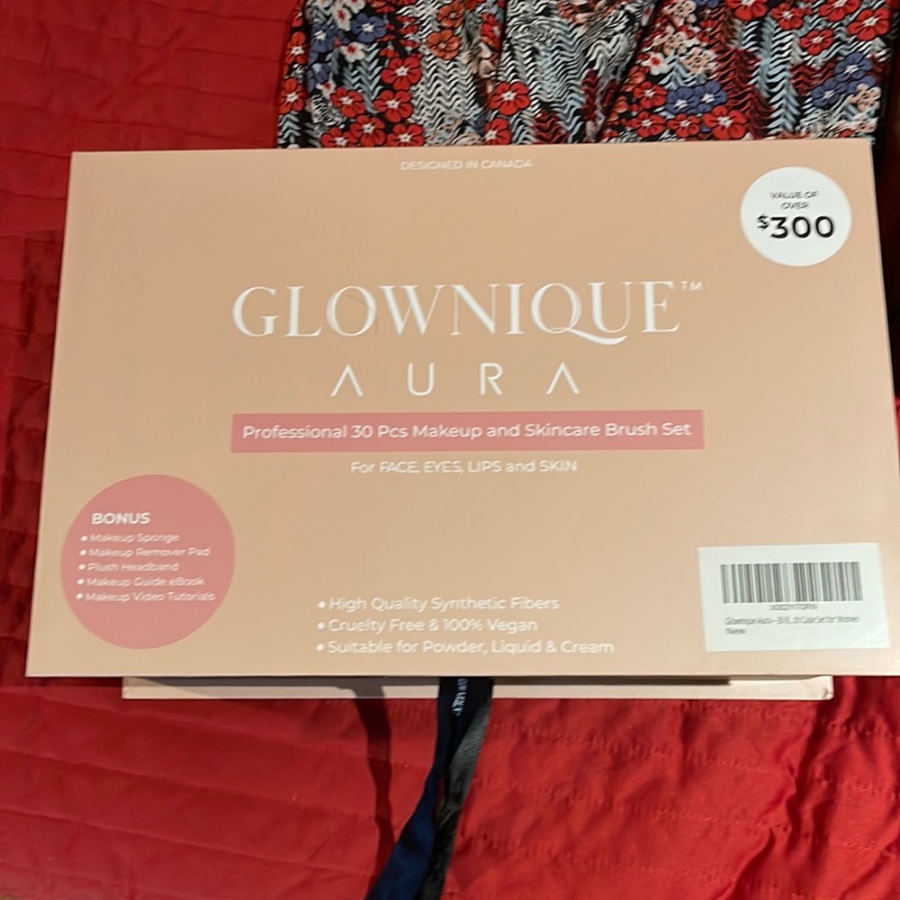 Glownique aura makeup brush set.